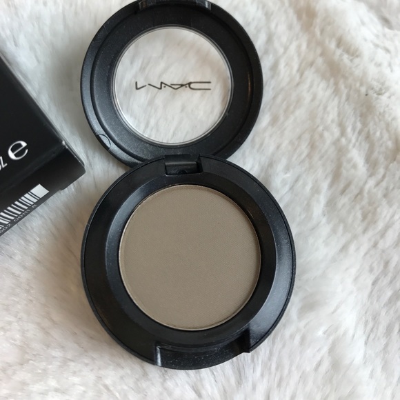 MAC Cosmetics Makeup - BNIB MAC COQUETTE SATIN EYESHADOW SHADOW MAC Cosmetics Makeup - BNIB MAC COQUETTE SATIN EYESHADOW SHADOW
