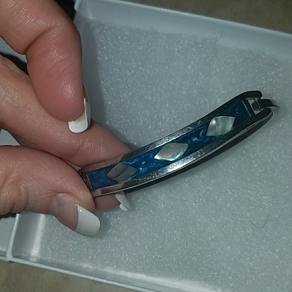 Jewelry - silver braclet with design welcome offers