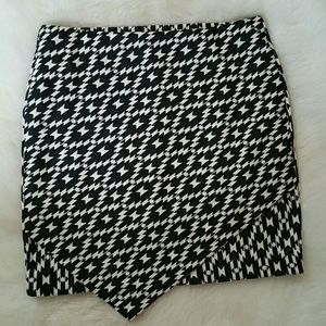 🎉Last Chance🎉H&M Black and White Mini Skirt