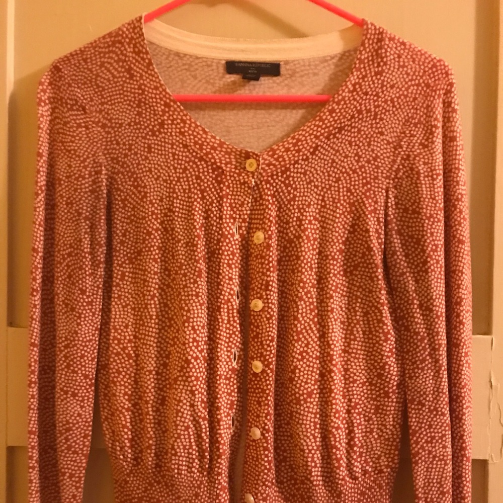 Comfy lightweight sweater/cardigan.
