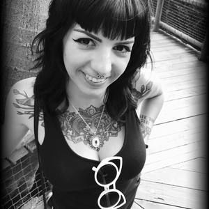 Meet your Posher, Alix-rae