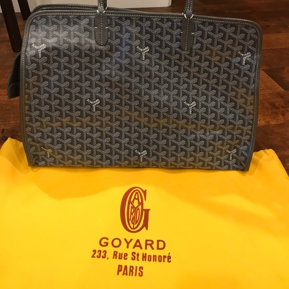 🌟SOLD🌟Gray tote with zip