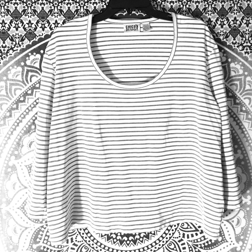 3/4 sleeve white and black lined crop top.