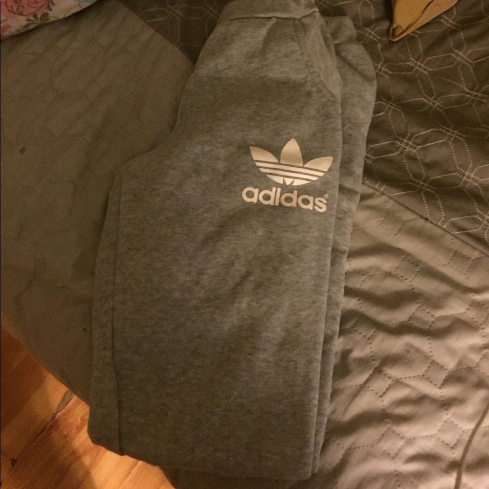 Adidas Capri/sweats with pockets!