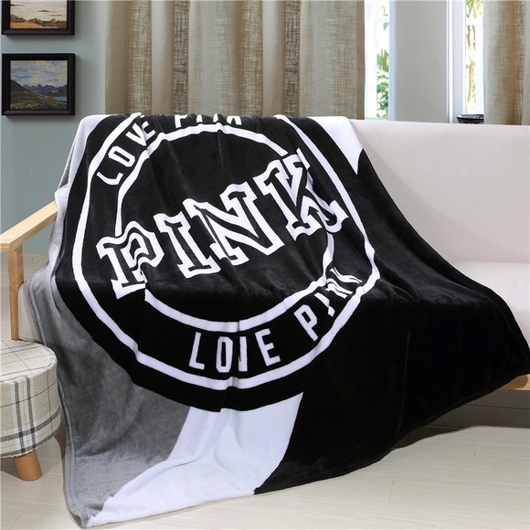 PINK Victoria's Secret Accessories - New🎉 Pink throw on blanket