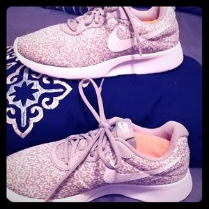 Nike Tanjun Print shoe