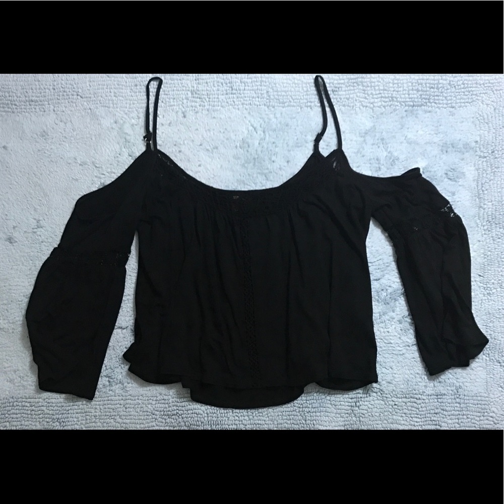 ✨SOLD✨Crochet cold shoulder top