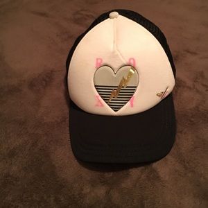 Roxy trucker hat snapback