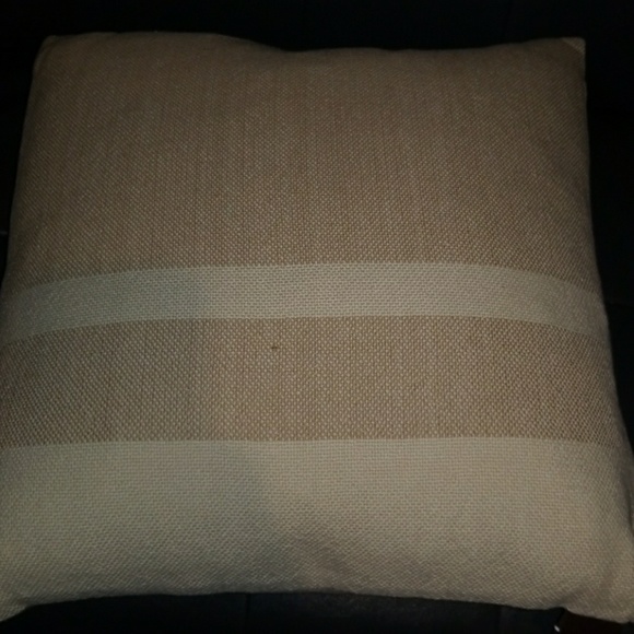 Ugg home pillow - Picture 1 of 8