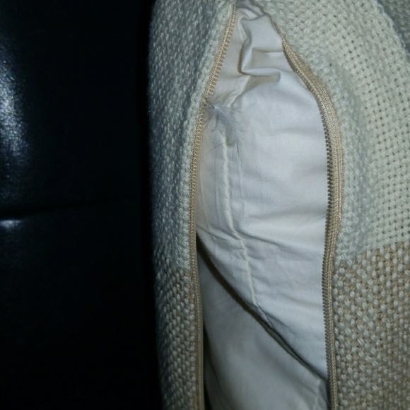 Ugg home pillow - Picture 4 of 8