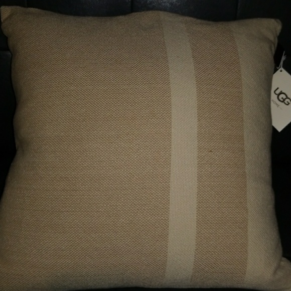 Ugg home pillow - Picture 6 of 8