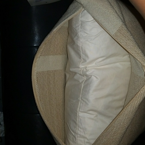 Ugg home pillow - Picture 8 of 8