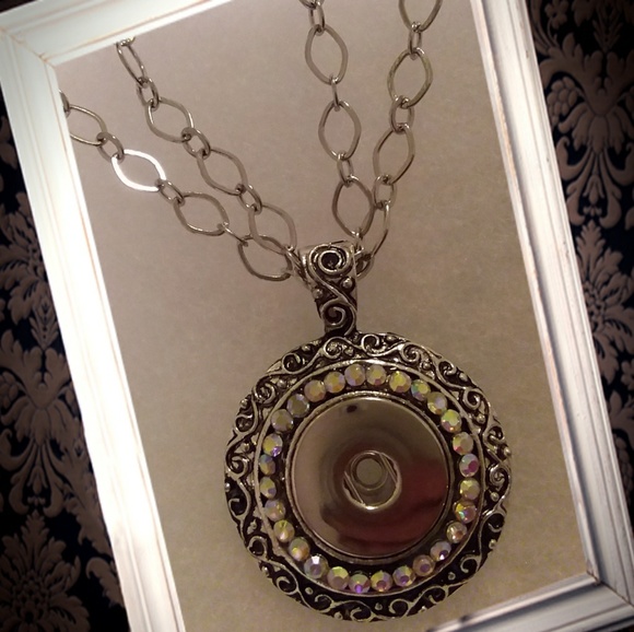 Jewelry - Round snap button necklace with colorful rhineston