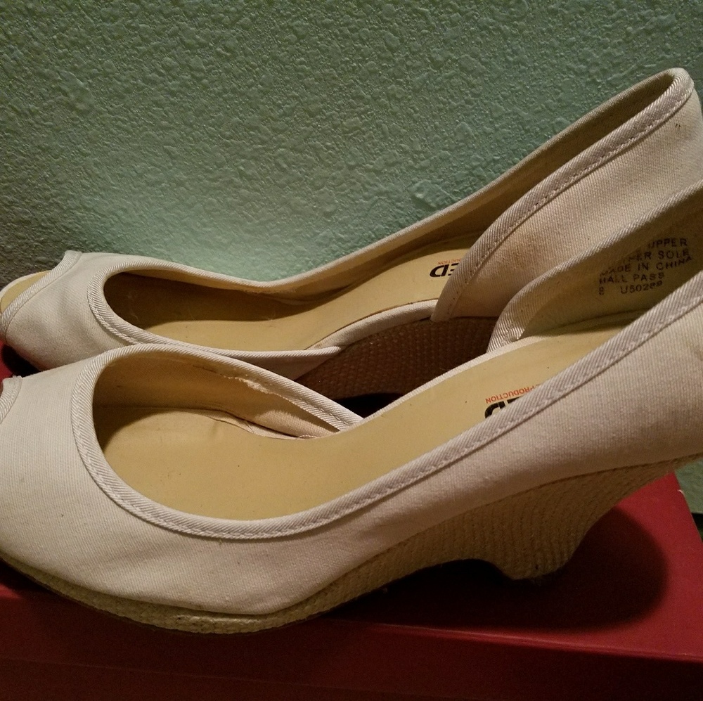Size 8 unlisted brand peep toe wedges
