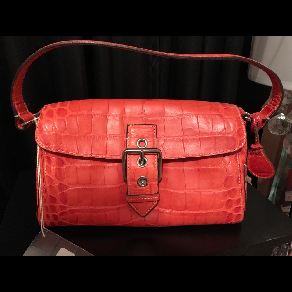 Dooney & Bourke Front Flap NWT Smoke/pet free home