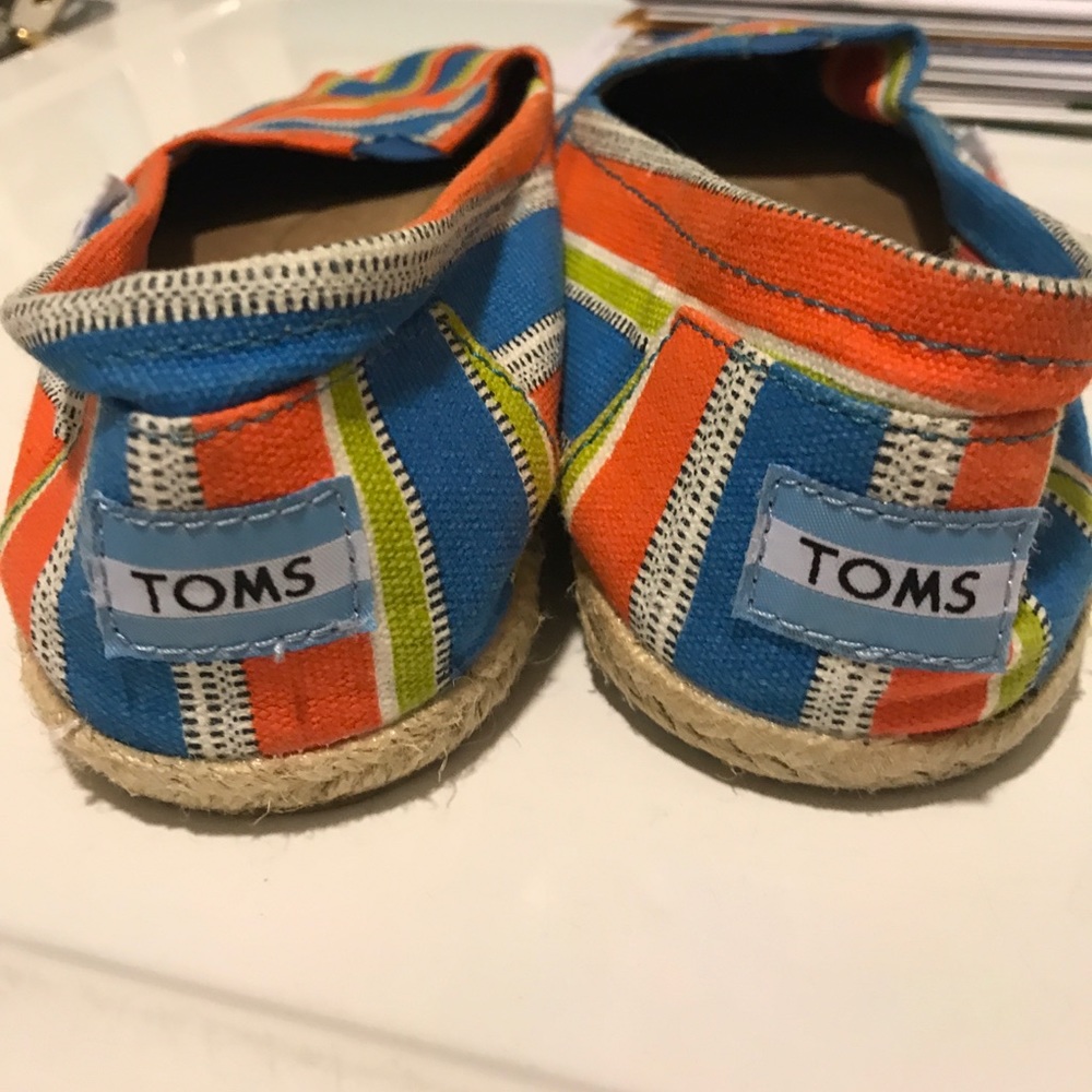 Toms - Picture 2 of 4