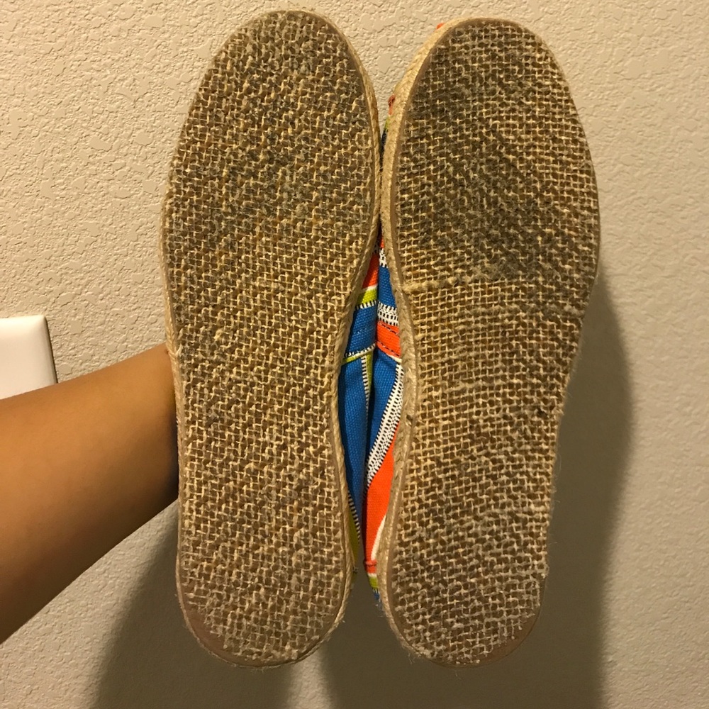 Toms - Picture 3 of 4