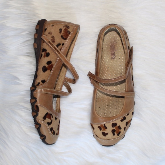 Skechers Brown Cheetah Prints Sneakers - Picture 1 of 5