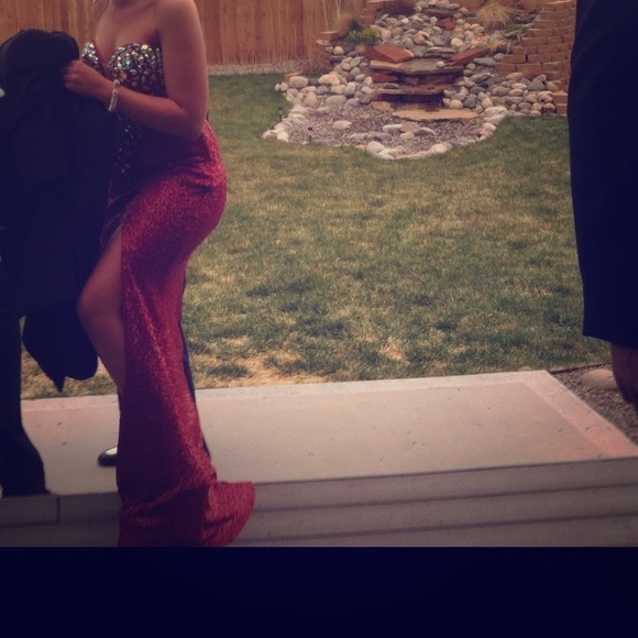 Stunning Red Prom Dress - Picture 1 of 3