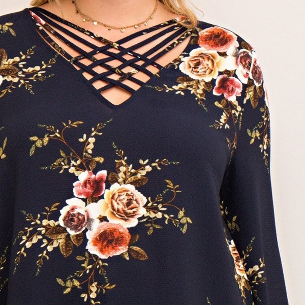COMING SOON!!! PLUS SIZED FLORAL BLOUSE - Picture 3 of 6