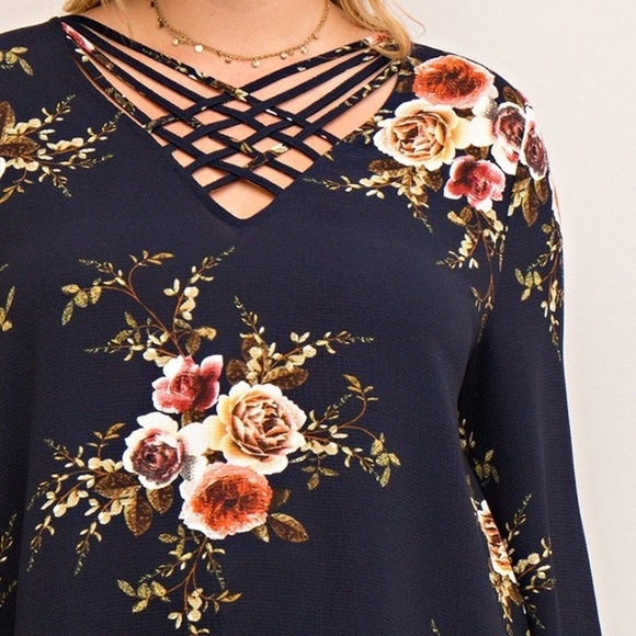 COMING SOON!!! PLUS SIZED FLORAL BLOUSE - Picture 3 of 6