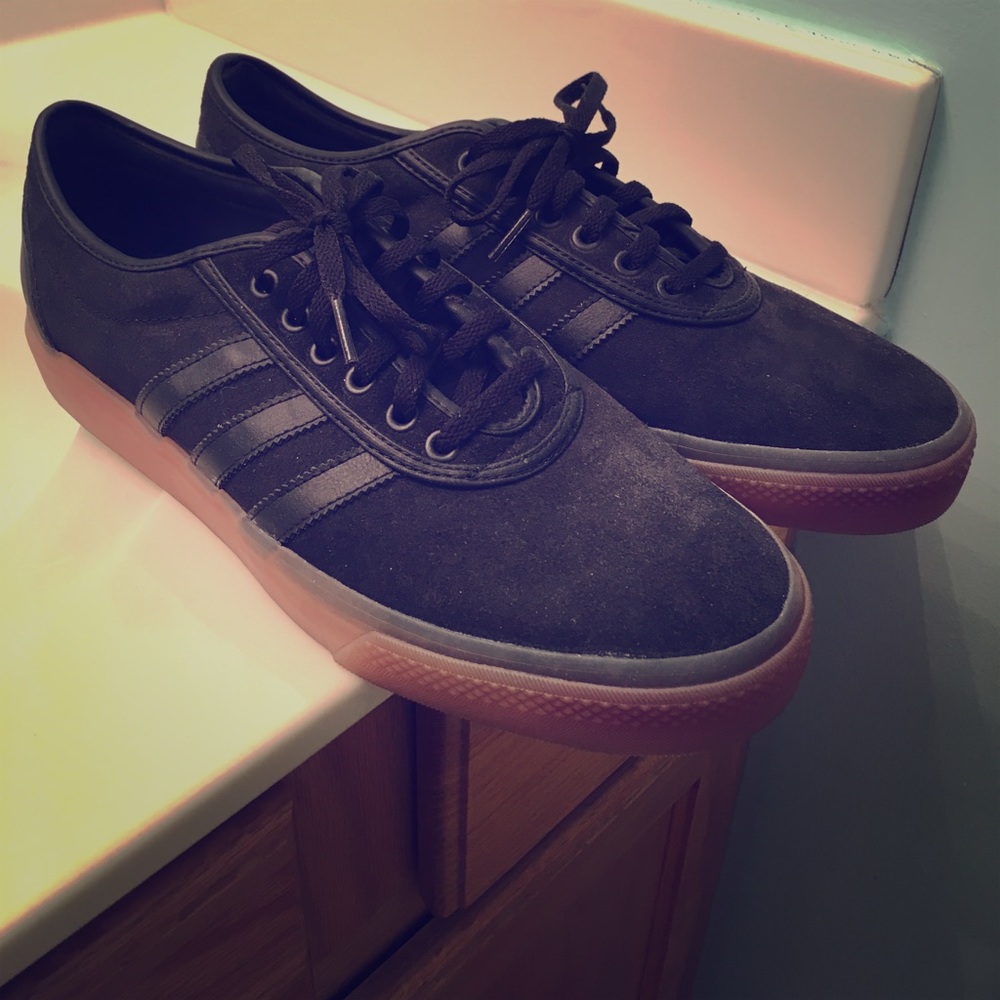 Adidas low top skateboarding shoes