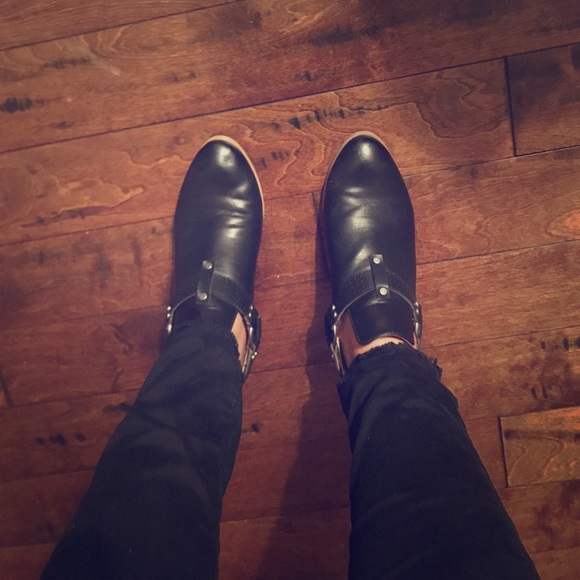 Shoes - Black booties