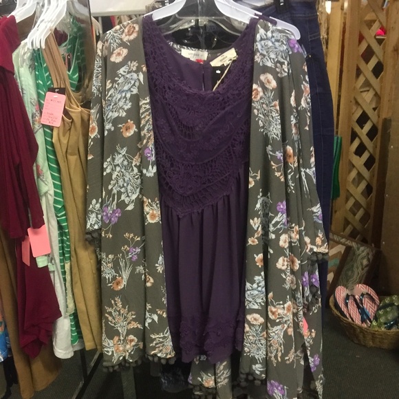 PLUS SIZE GRAPE BLOUSE - Picture 7 of 7