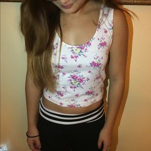 PacSun: White Floral Crop Top💕