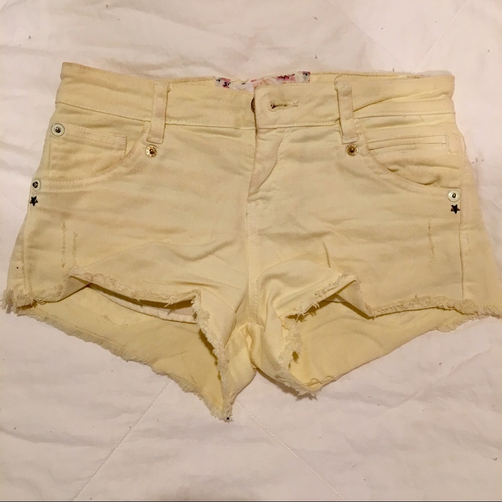 Cute yellow jean short
