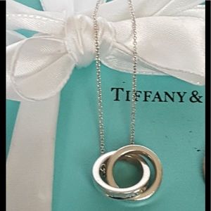 Tiffany interlocking circles