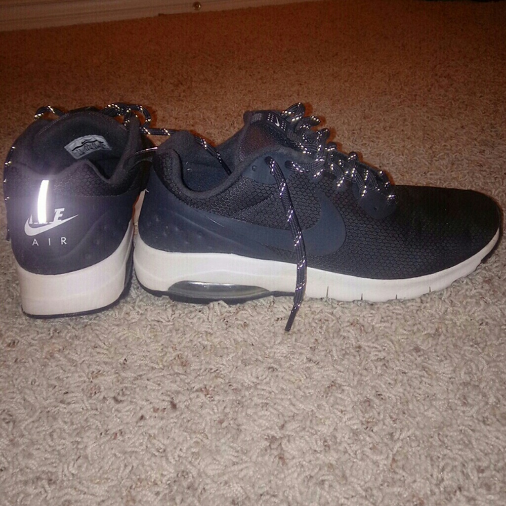 Air maxs - Picture 1 of 1