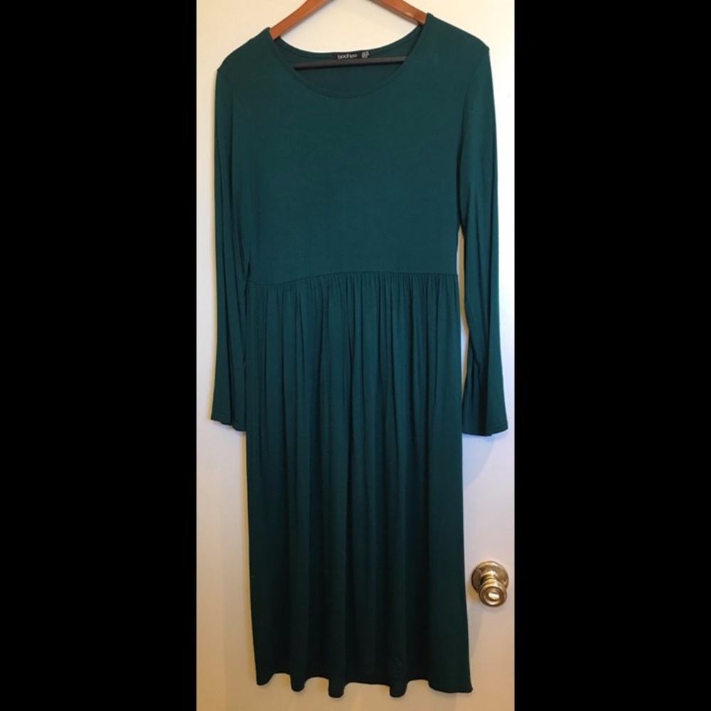 ✨‼️PRICE REDUCED ‼️✨ Boohoo Midi Skater Dress