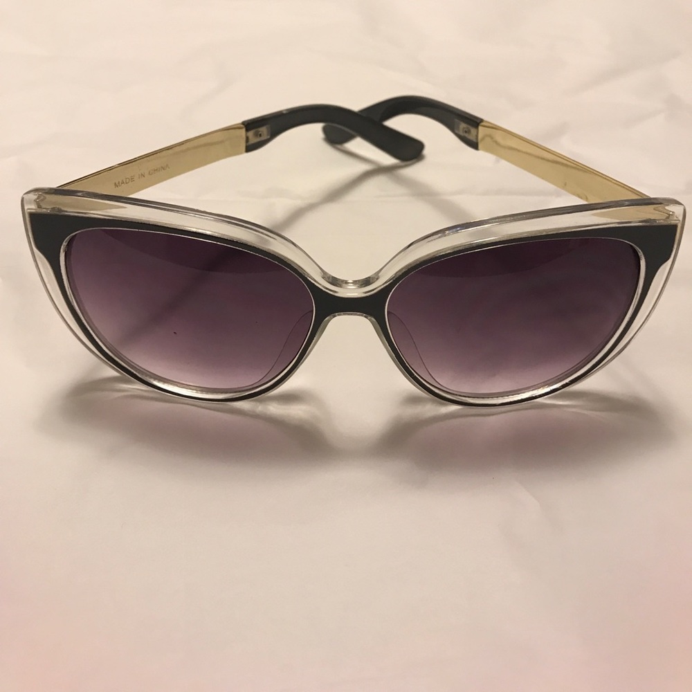 Grey and gold sunglasses! ❣️