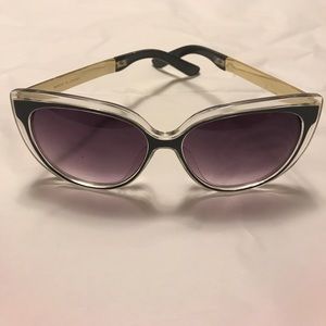 Grey and gold sunglasses! ❣️