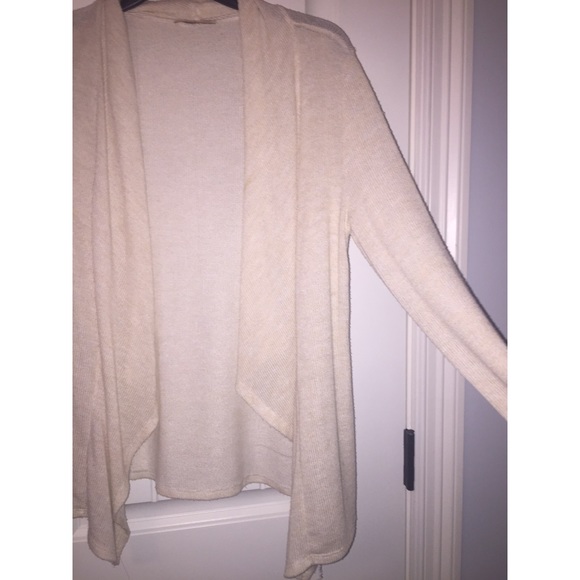 Shawl like cardigan - Picture 1 of 3