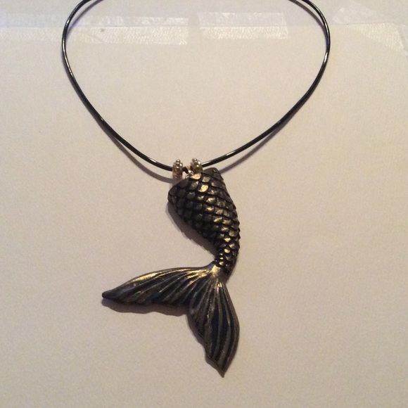 Jewelry - Shimmering gold mermaid tail