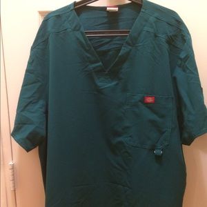 Men's scrub top