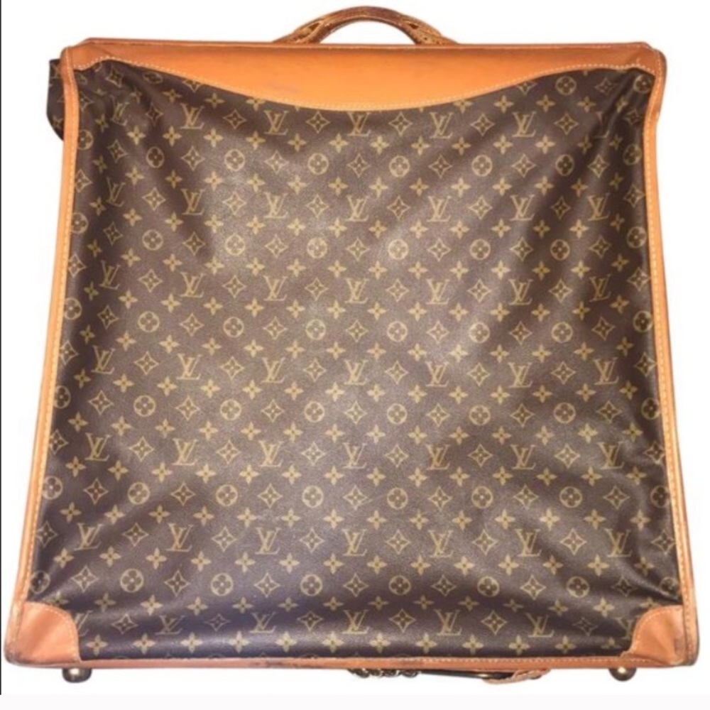 100% Authentic Louis Vuitton Bandolier MUST SELL - Picture 1 of 8