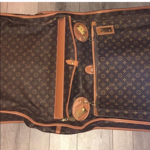 100% Authentic Louis Vuitton Bandolier MUST SELL - Picture 3 of 8