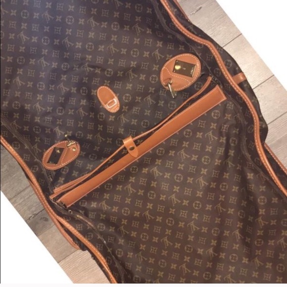 100% Authentic Louis Vuitton Bandolier MUST SELL - Picture 4 of 8