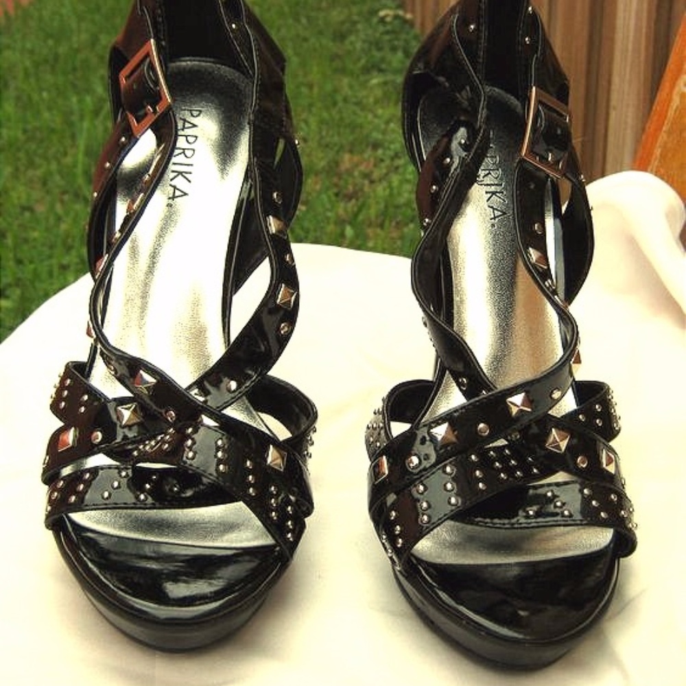 NWOB Studs Strappy Fau Leather Stiletto Sandals 9