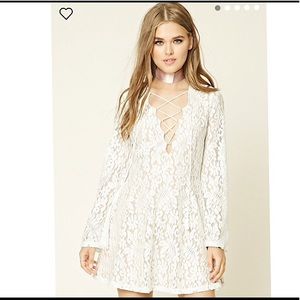Lady long sleeves white dress