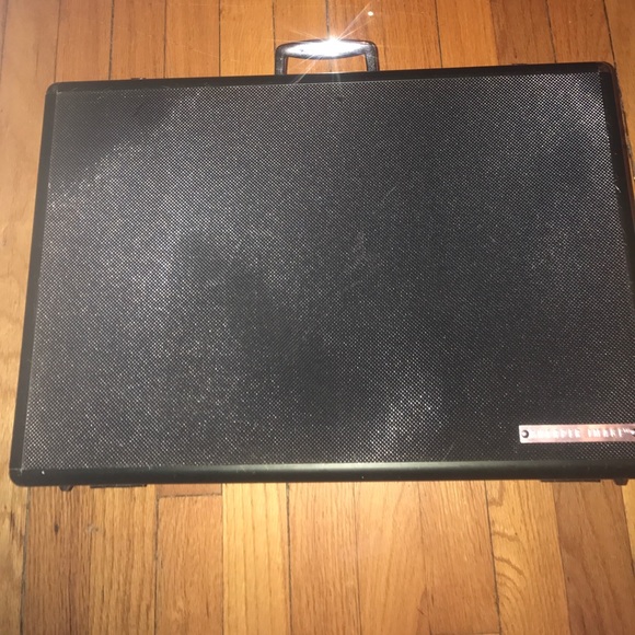 Mini pool table - Picture 1 of 3