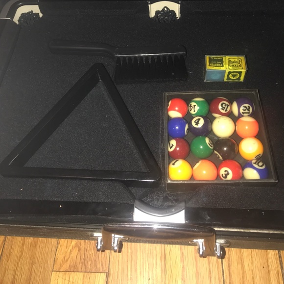Mini pool table - Picture 3 of 3