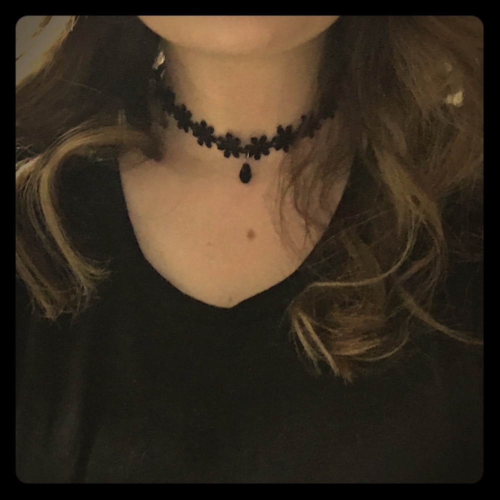 its complic8ed chokers