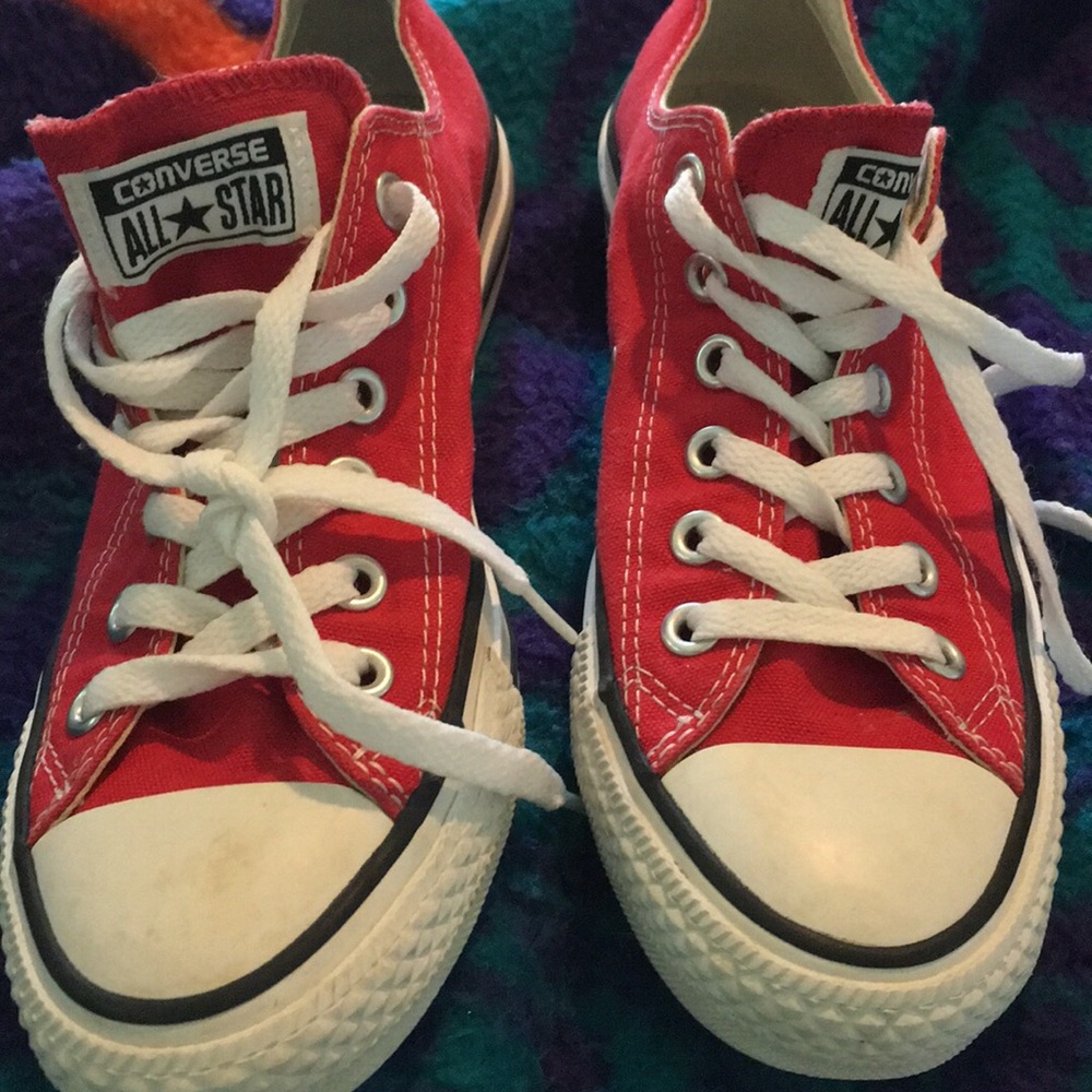 Red low top converse