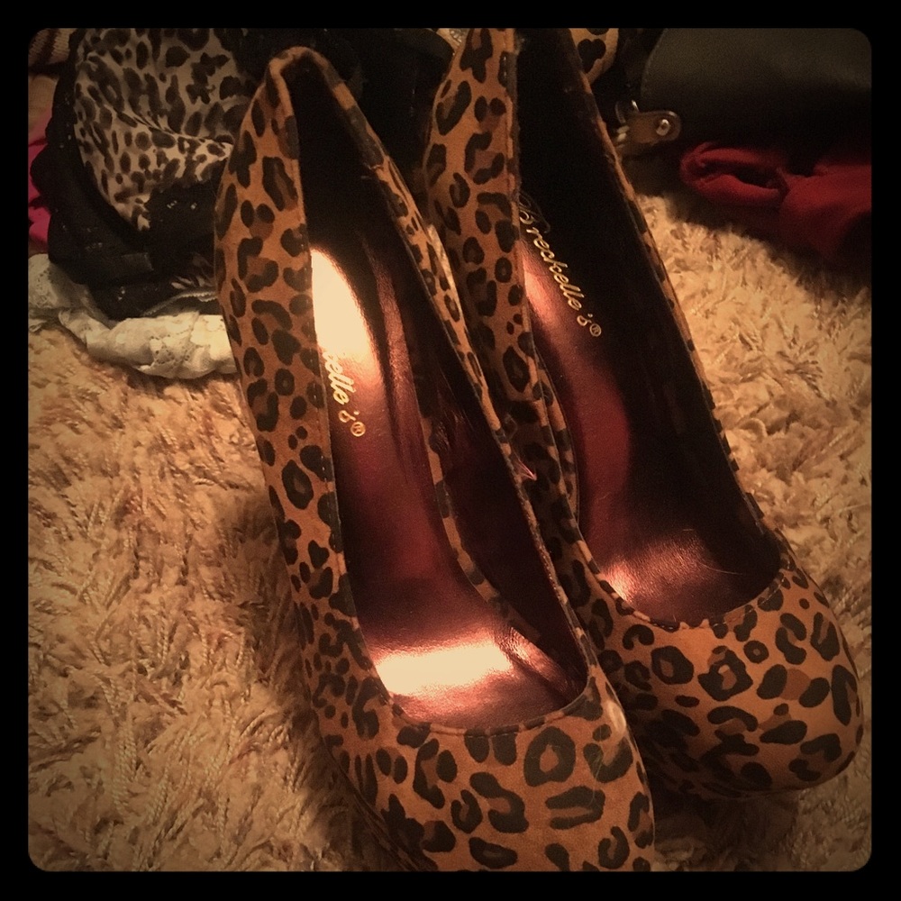 NWOT super cute cheetah wedges