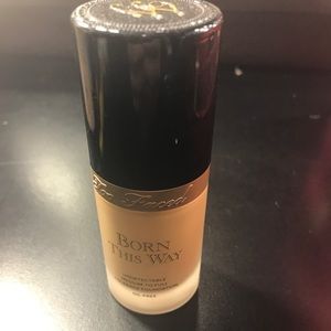 Too Faced "born this way" foundation