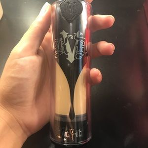 Kat Von D "lock it" foundation